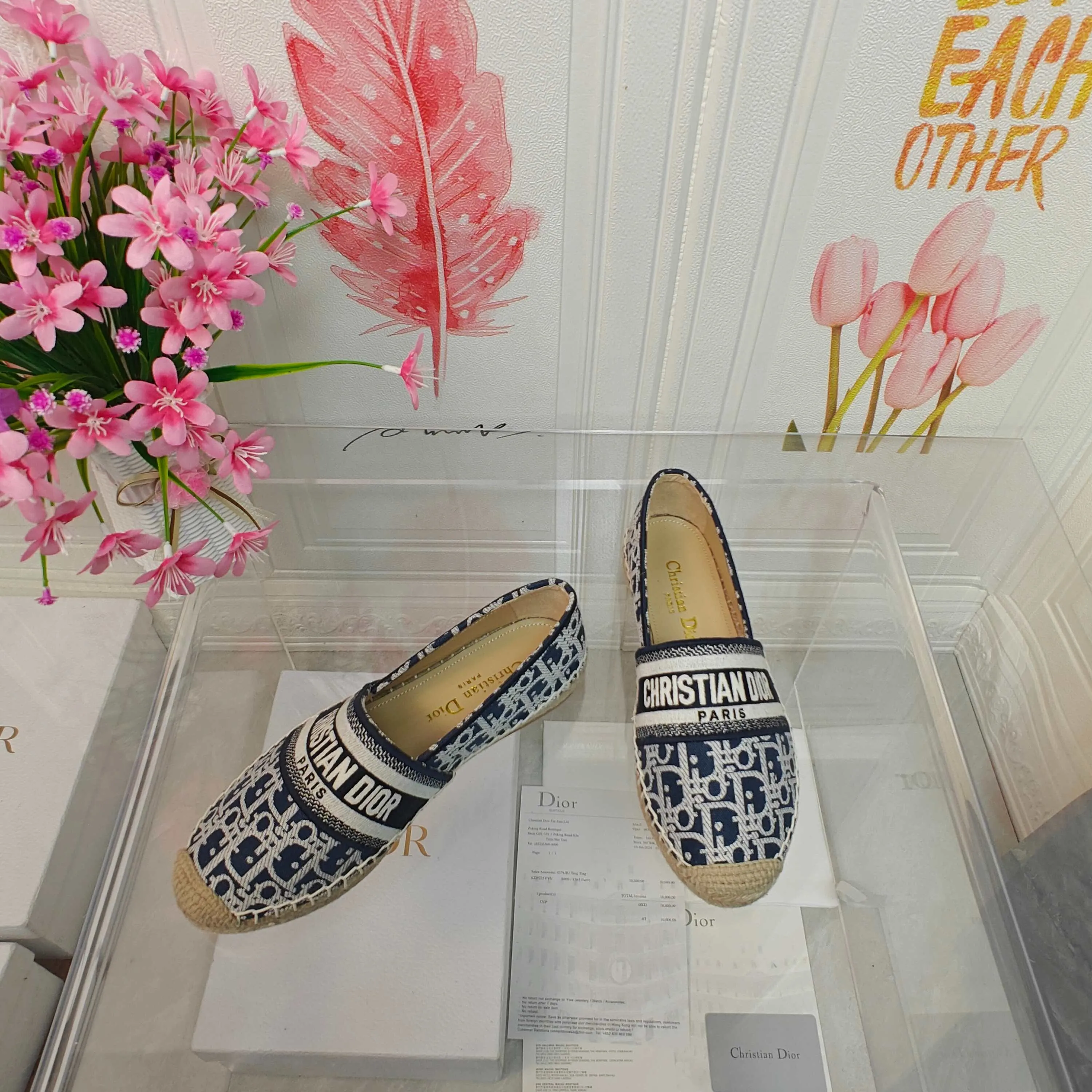 👟👟Ex-factory price 440👟👟 Top quality Dior Granville espadrille embroidery Upper: embroidered with "CHRISTIANDIOR" Craftsmanship: Purely hand-sewn hemp rope outsole Lining: Imported soft and breathable sheep lining with padded feet Code number: 35-40 (customized at 34.41.42) Outsole: Exclusive molded rubber outsole decorated with lucky star symbol